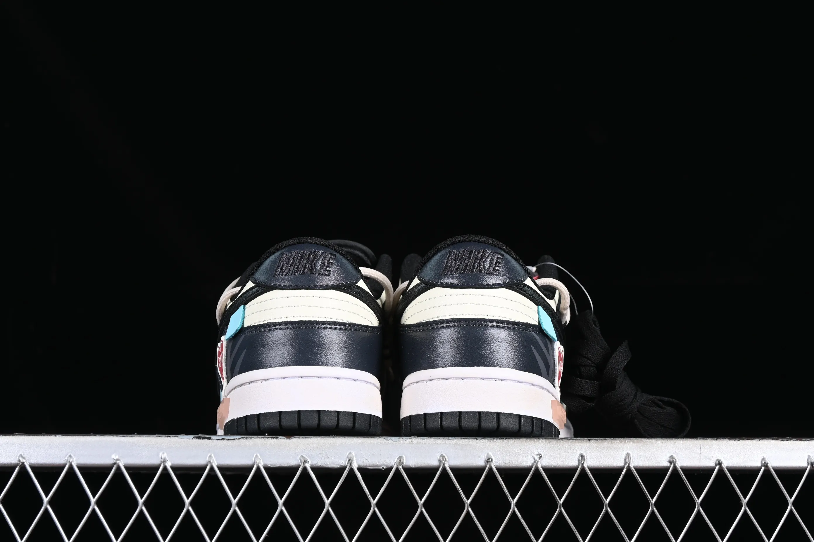 All Categories Nk SB Dunk Series Nk SB Dunk Low Low-top sneakers Customized large box Nk Dunk Low Panda Prank-Psychedelic Love SB strap low-top casual sneakers CW1590-100